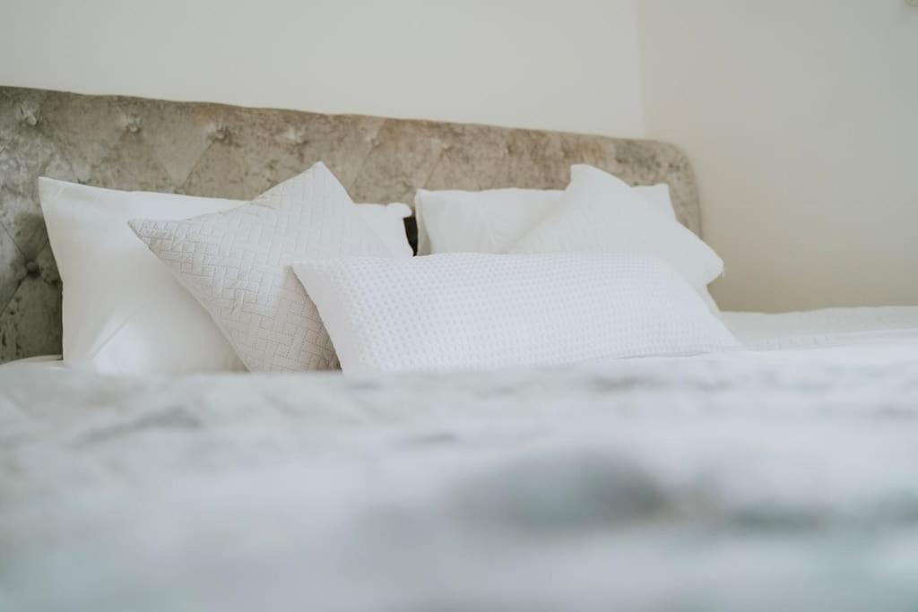 Linen Cottage- Parking, Leds, 4K Tvs, 5G Wifi And More! Bath Dış mekan fotoğraf