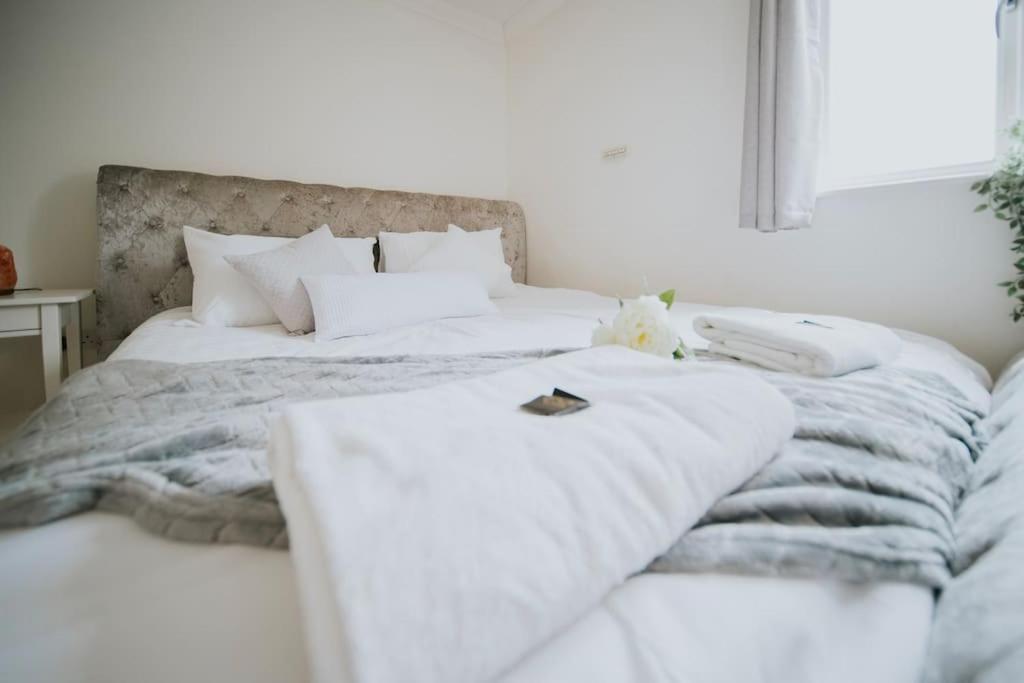 Linen Cottage- Parking, Leds, 4K Tvs, 5G Wifi And More! Bath Dış mekan fotoğraf