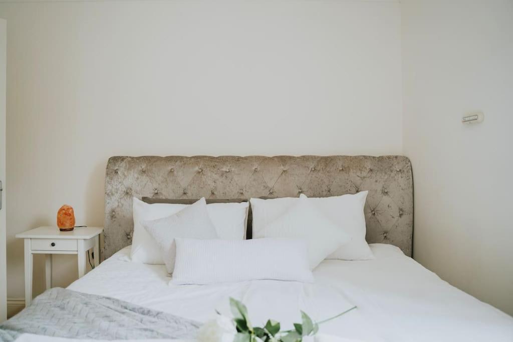Linen Cottage- Parking, Leds, 4K Tvs, 5G Wifi And More! Bath Dış mekan fotoğraf