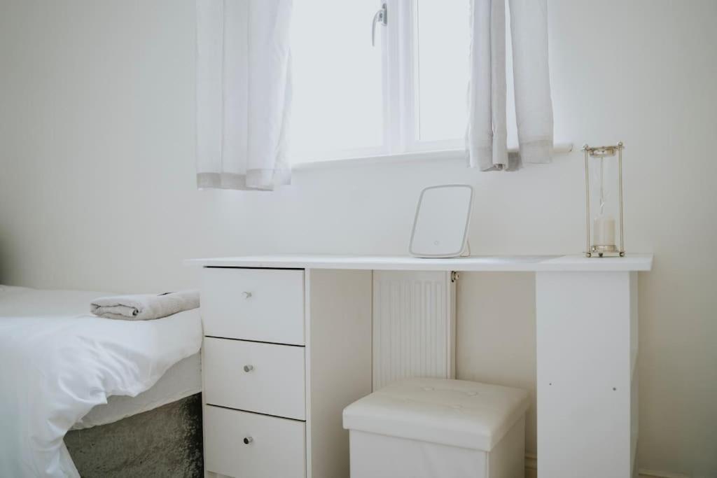 Linen Cottage- Parking, Leds, 4K Tvs, 5G Wifi And More! Bath Dış mekan fotoğraf